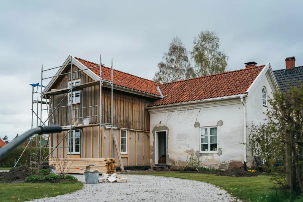 fasadrenovering i tr eller puts s v ljer du r tt metod f r ett h llbart hus